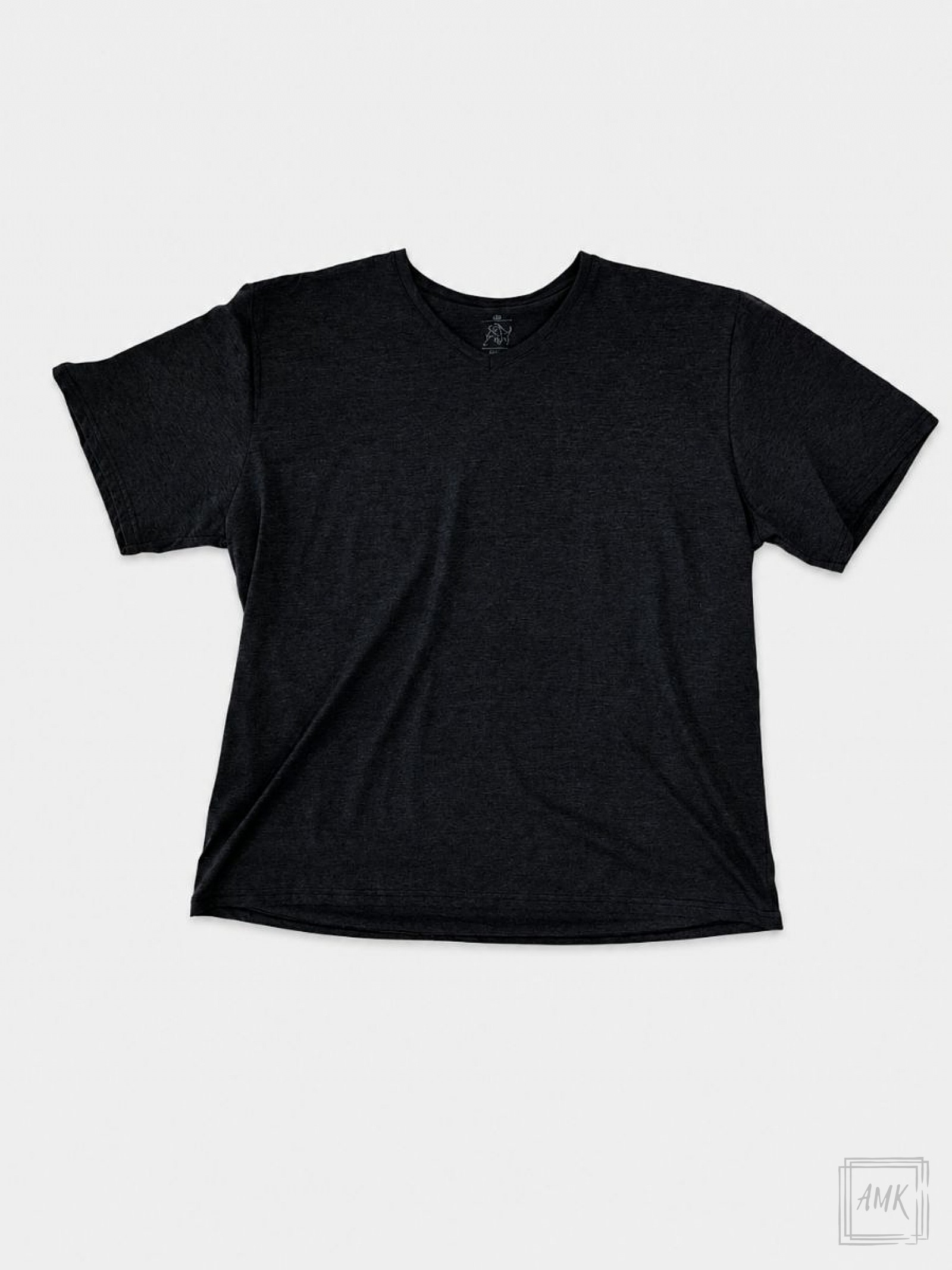 CAMISETA GOLA V - CINZA